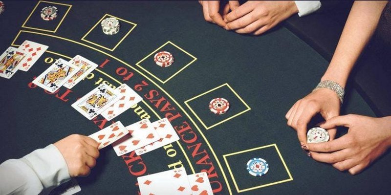 Trong cách chơi Blackjack mỗi bàn sẽ giới hạn từ 2 đến 5 người tham gia